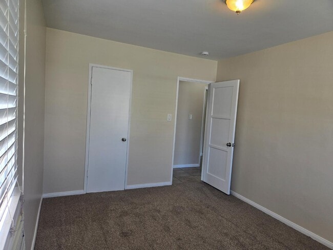 Building Photo - 3720 Yosemite Way