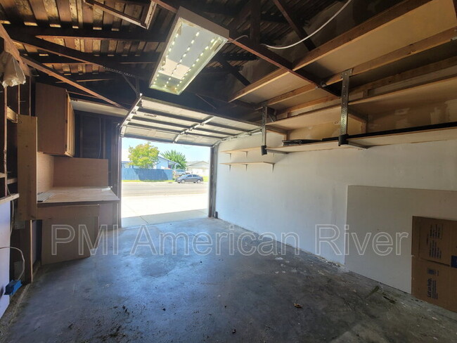 Building Photo - 10370 S White Rock Rd