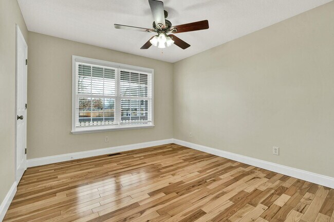 Building Photo - 217 Home Pl Ct SE