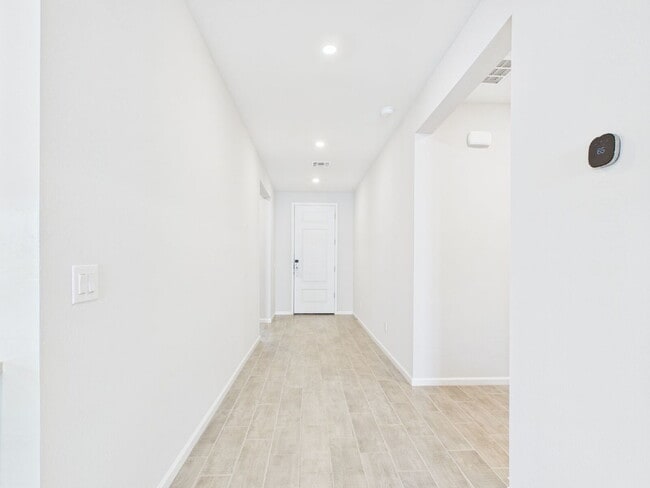 Building Photo - NORTH COPPER CANYON BRAND NEW BEAUTY