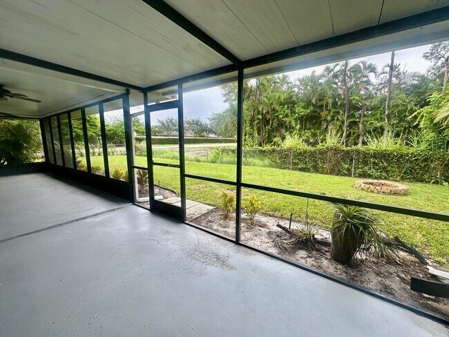 Building Photo - 3 Bedroom/ 2 Bath Fenced in Home for rent ...