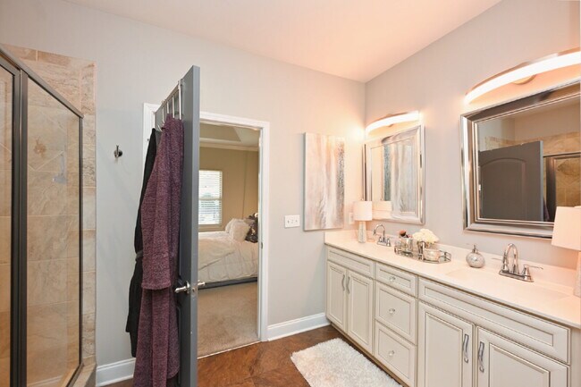 Building Photo - Resort Living at its finest in Foxland Harbor, Gallatin's premier golf and lake community!