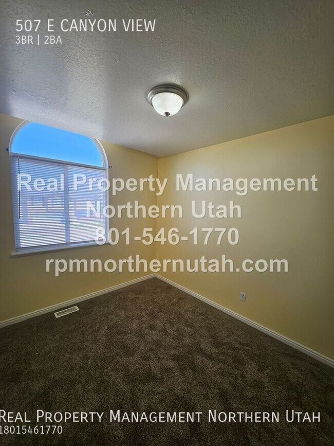 Building Photo - 507 Canyon View Dr