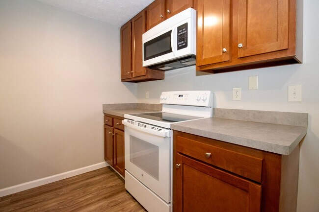 Building Photo - 930 Hostetler Rd