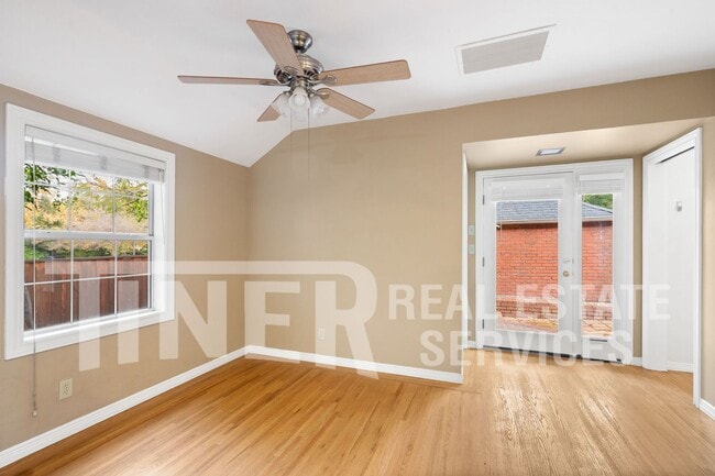 Building Photo - 801 46th St