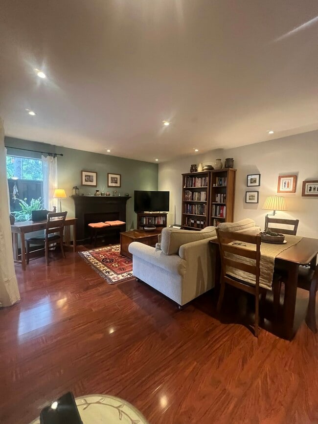 Building Photo - 5194 Makati Cir