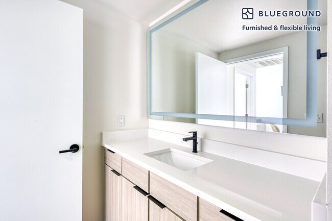 Building Photo - 3001 Esperanza Crossing
