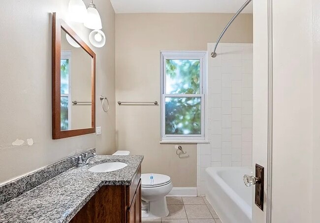 Building Photo - 8756 Sproat Ave