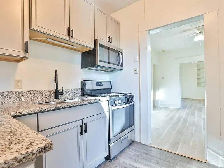 Building Photo - 2911 Robertson Ave