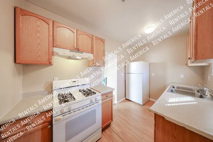 Building Photo - 713 N 9th St