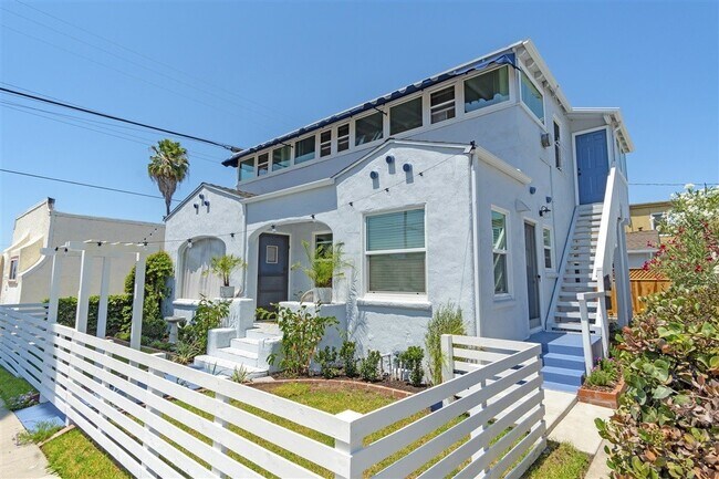 Primary Photo - Craftsman Two Bedroom House! w/ Garage! NO...