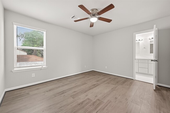 Building Photo - 7739 Antoine Dr