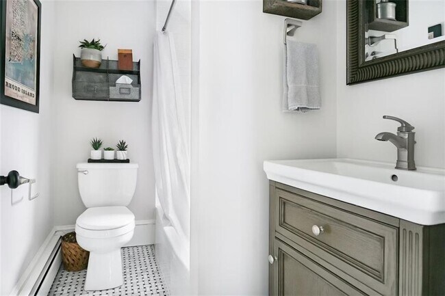 Building Photo - 16 Carroll Ave