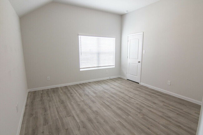 Building Photo - 24311 Volta Gardens Ct
