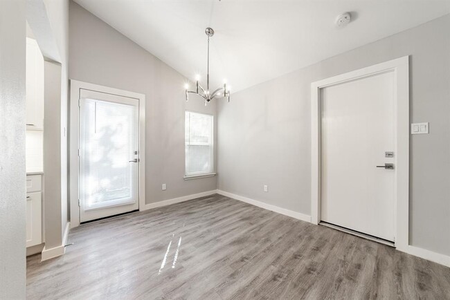 Building Photo - 10429 Firethorn Ln