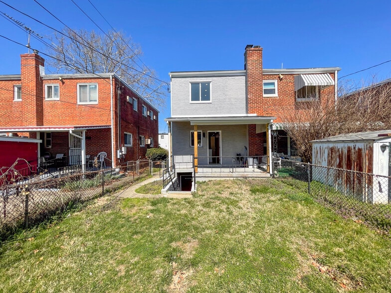 Building Photo - 1267 Emerson St NE