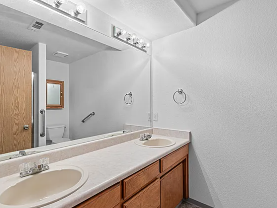 Building Photo - 1744 Sandpiper Dr