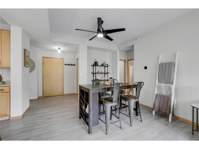 Building Photo - 2565 Franklin Ave