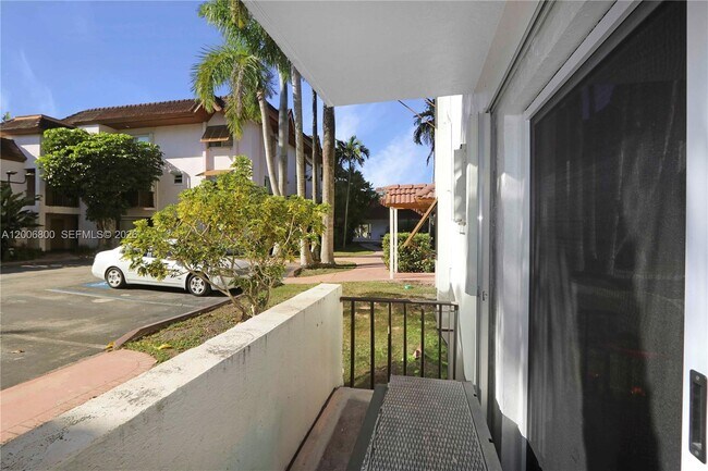 Building Photo - 9394 SW 77th Ave