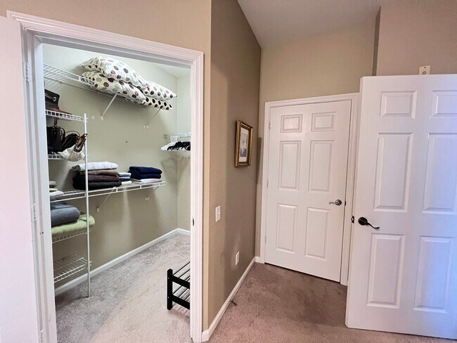 Building Photo - The perfect home waiting for you! FULLY FU...