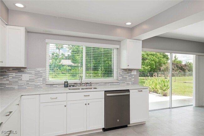 Building Photo - 409 SW 44th St
