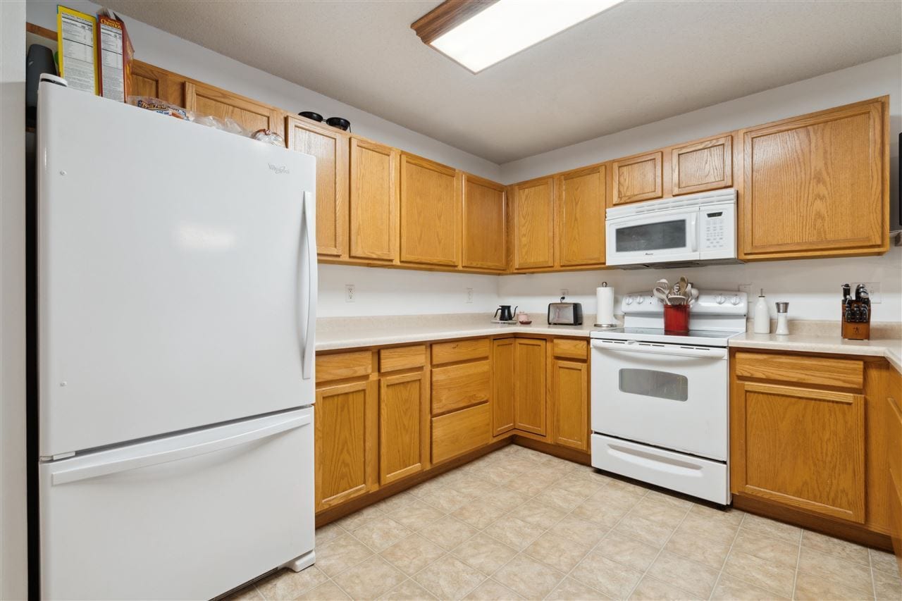 Building Photo - 533 E Goldfinch Dr
