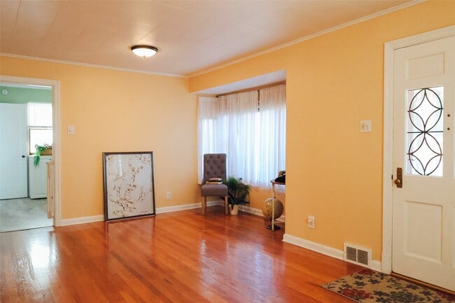 Building Photo - 2627 Louis Ave