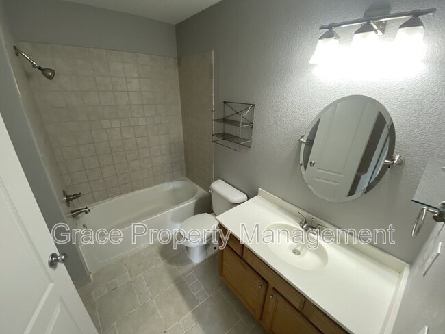 Building Photo - 930 Button Rock Dr