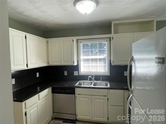 Building Photo - 23 44th Ave Pl NE