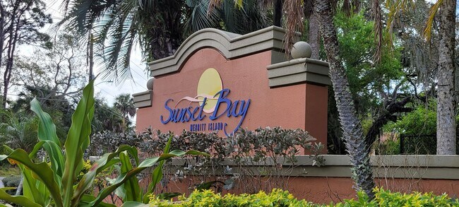 Building Photo - Funished Resort Style Condo in Gated Community- River Front