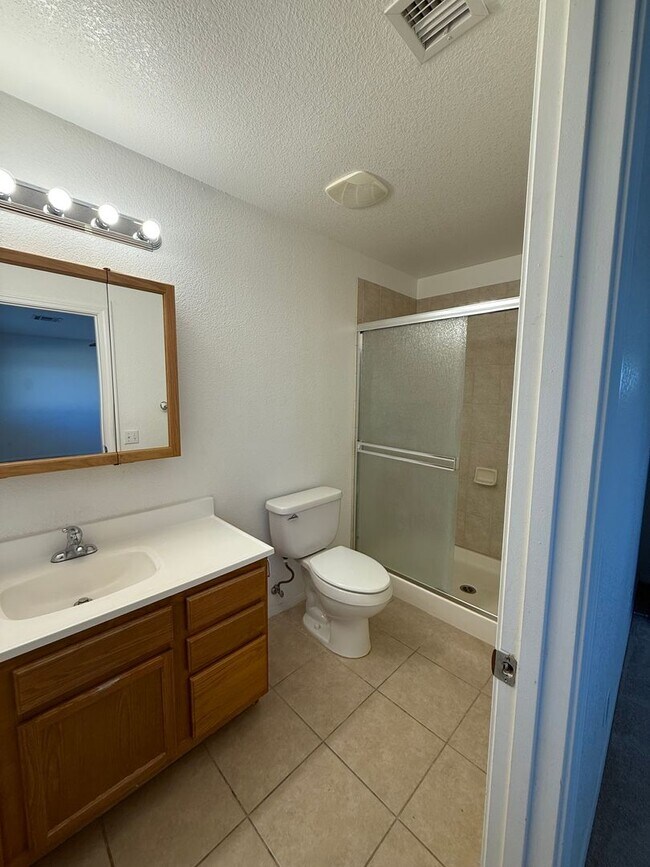 Building Photo - 751 Skyview Ln