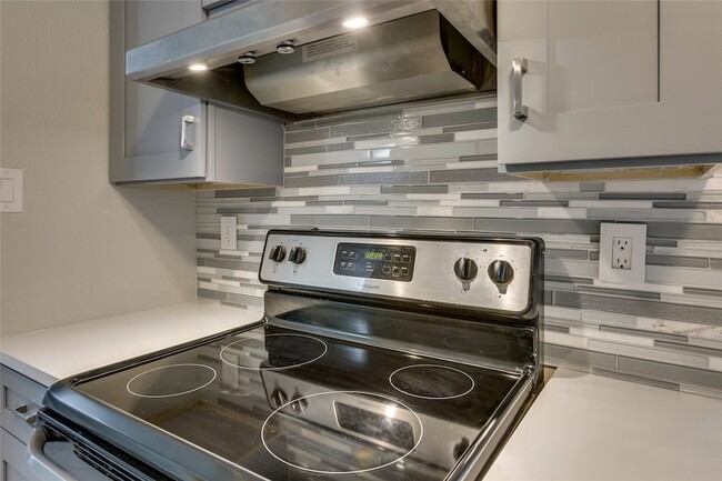 Building Photo - 114 Camilla Ln