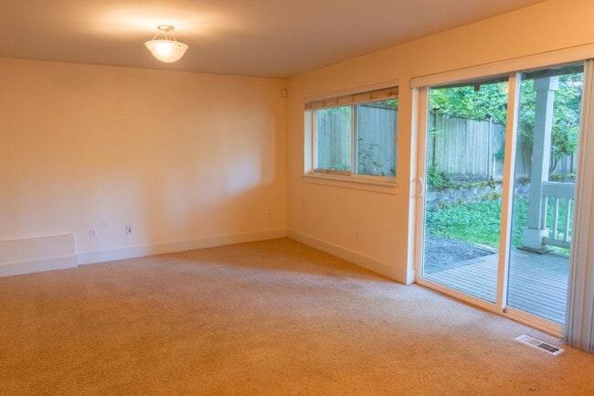 Building Photo - 4bd/2.5ba Seattle Home
