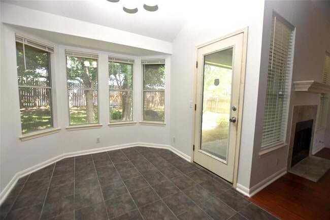 Building Photo - 240 Briarstone Dr