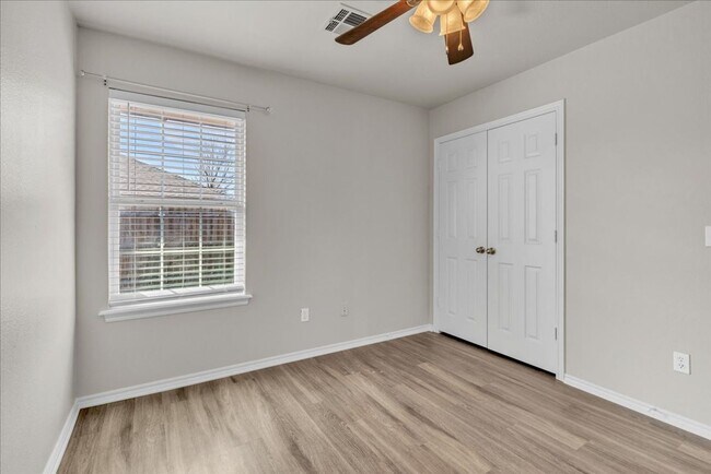 Building Photo - Adorable remodel in Yukon/Mustang schools