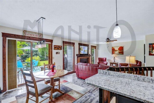 Building Photo - Spacious South Hill Rancher