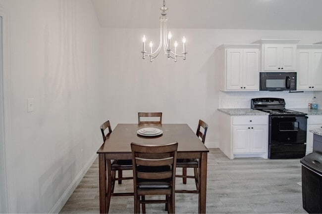 Building Photo - 1718 102nd St