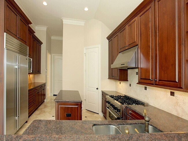 Building Photo - 15 Serenade Pines Pl