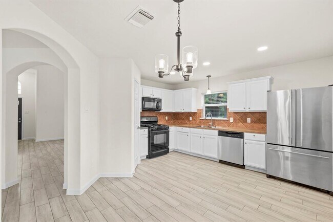 Building Photo - 20231 Mammoth Falls Dr