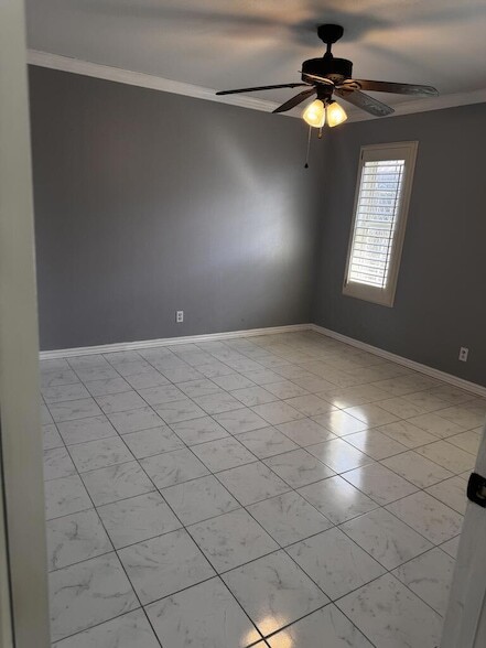 Building Photo - 403 Crenshaw Dr