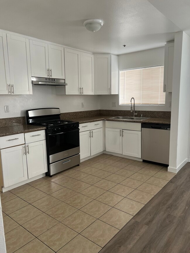 Building Photo - 6640 Irvine Ave