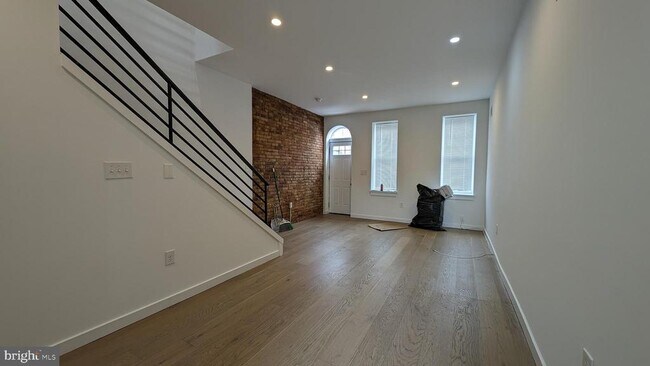 Building Photo - 2232 N Mascher St
