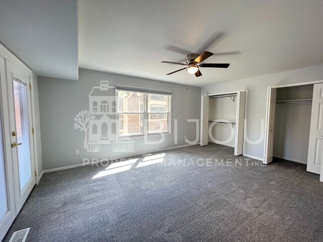 Building Photo - Spacious Rockrimmon Townhome