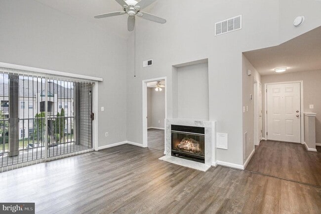 Building Photo - 1060 Gardenview Loop