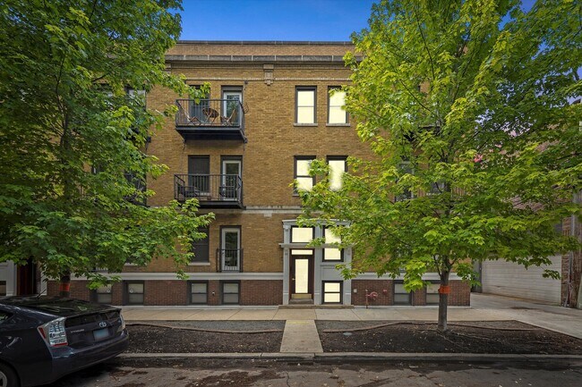 Building Photo - 1952 W Byron St