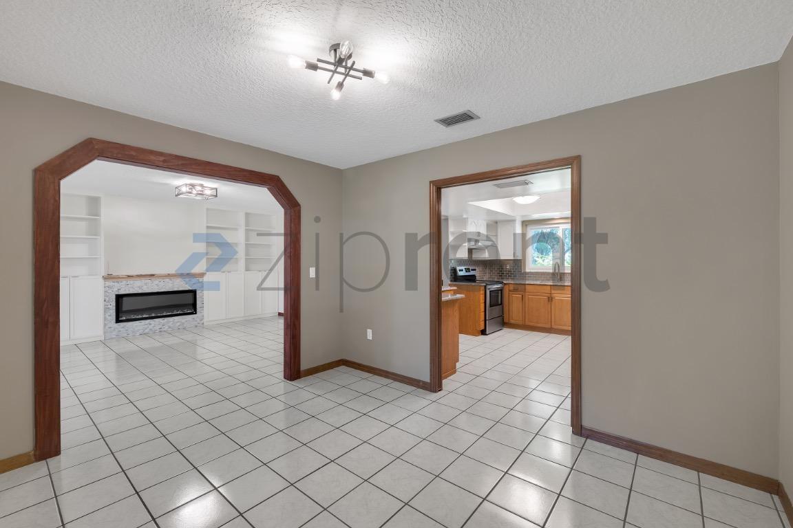 Building Photo - Unit