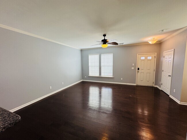 Building Photo - 408 Provincial St