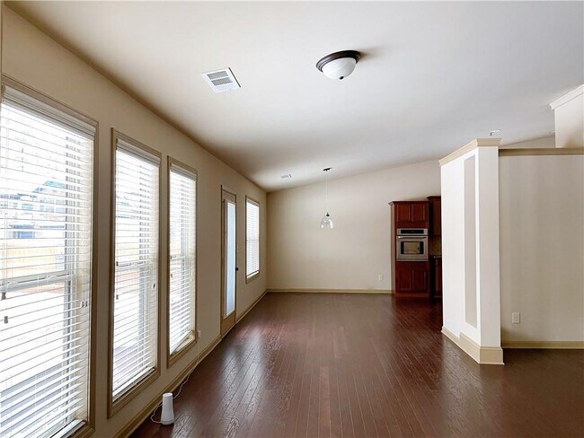 Building Photo - 1821 Bridle Rd