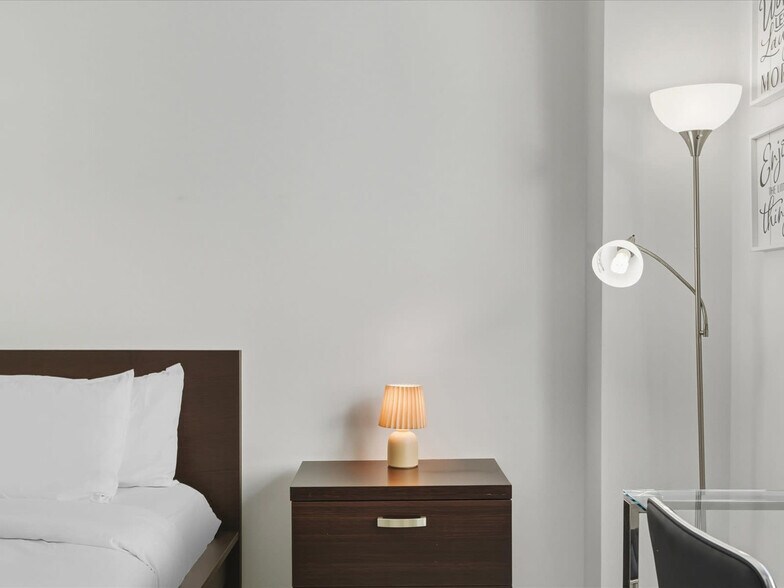 Building Photo - 3725 S Ocean Dr