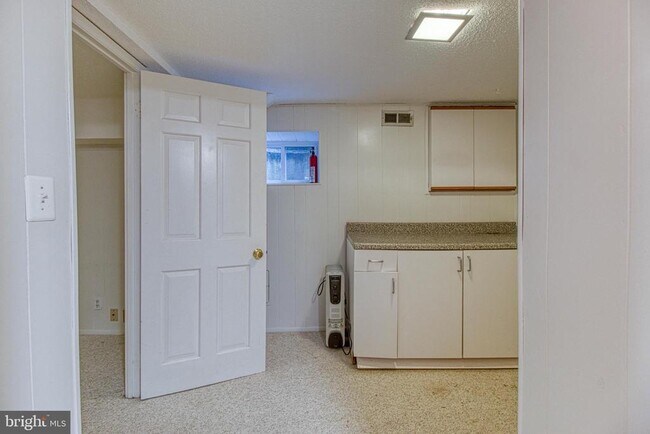 Building Photo - 4638 30th Rd S